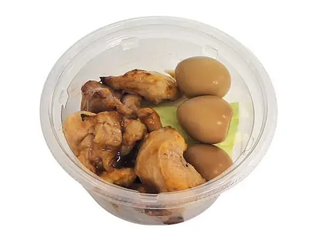 숯불 닭꼬치와 메추리알 장조림