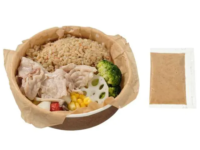 찐 채소와 돼지고기 샤브 샐러드 밥