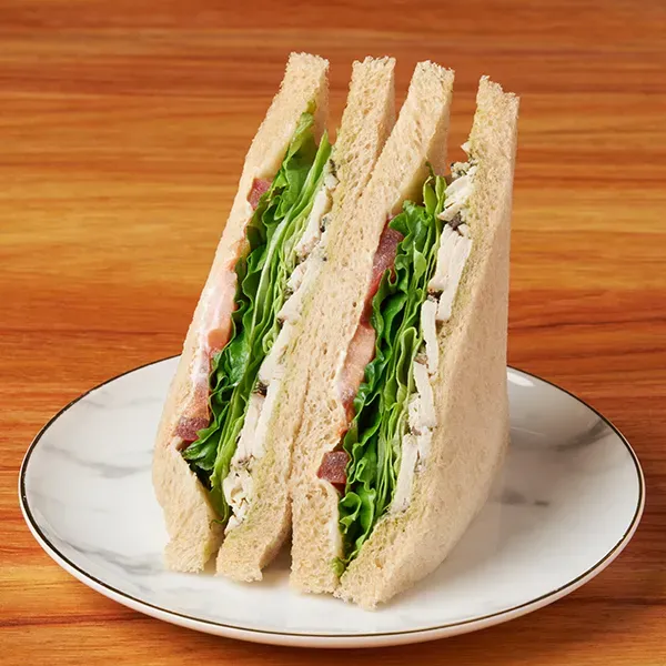 全粒粉サンド ローストチキンとトマト