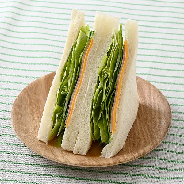 Crunchy Lettuce Sandwich