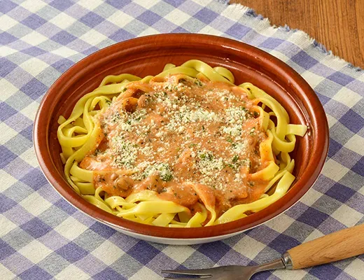 ソースたっぷり生パスタ ミートカルボナーラ