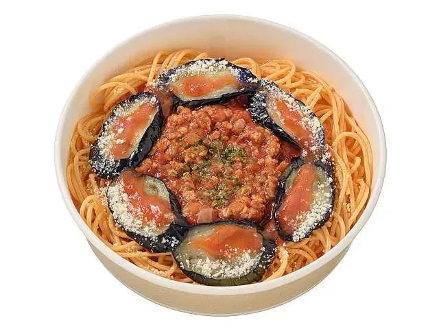 ナスと挽肉のピリ辛トマトソースパスタ