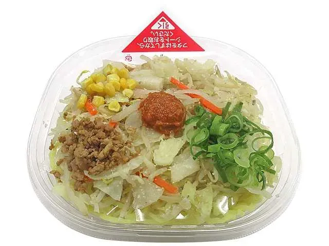 차가운 매운 미소 야채 라면