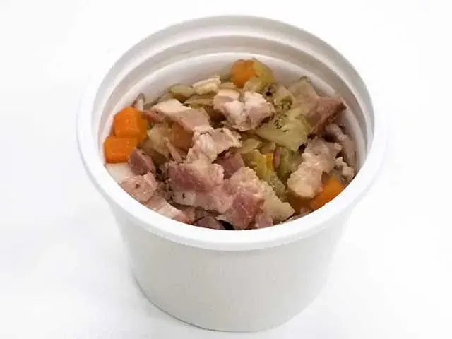 야채와 베이컨 콘소메 수프