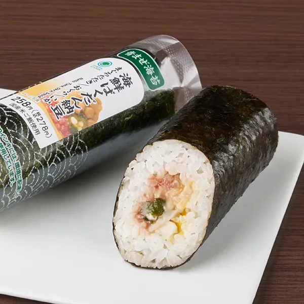 Hand-Rolled Sushi (Seafood Mixed Natto with Green Nori)