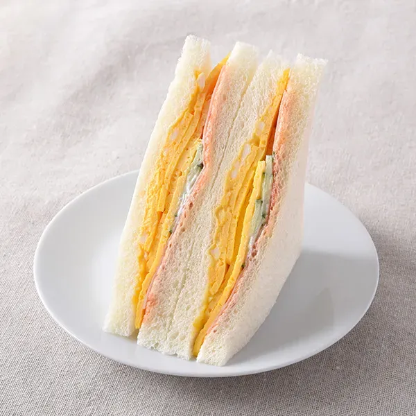 Rolled Omelet & Ham Sandwich