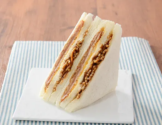ハムカツ焼そばサンド