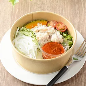 豚しゃぶと夏野菜のボウルサラダ（ピリ辛ドレッシング）