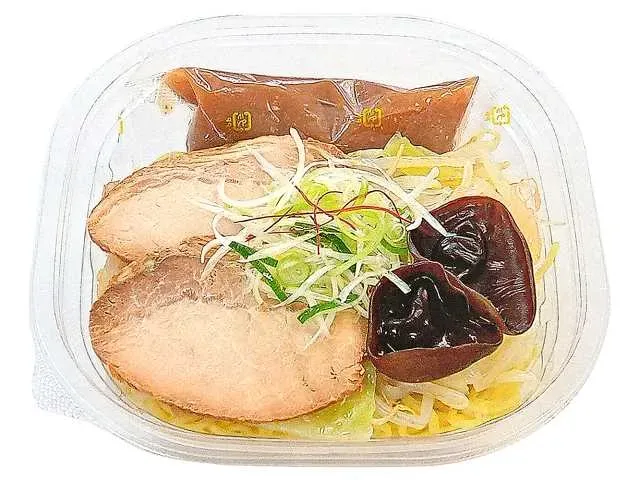 에치고 된장을 사용한 차가운 진한 미소 라면