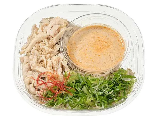 Cold Soba with Steamed Chicken and Spicy Rich Sesame Sauce