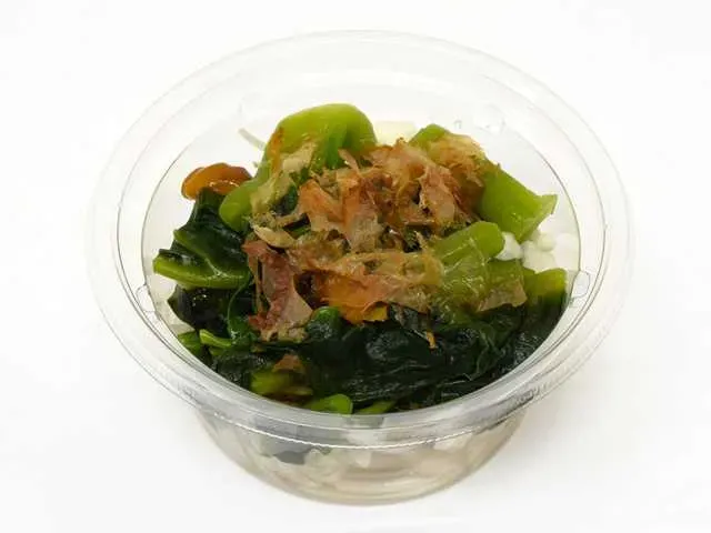 Mixed Salad with Daikon Radish and Malabar Spinach