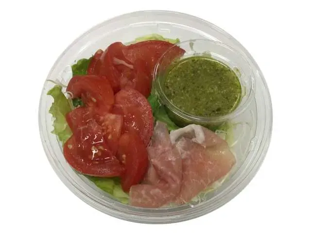 信州産りんかと生ハムのバジルパスタサラダ