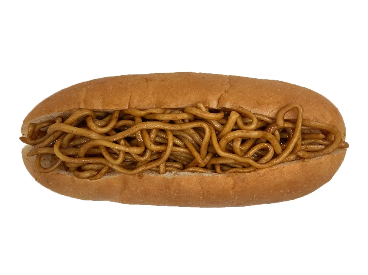 デカい焼きそばパン からしマヨネーズ使用