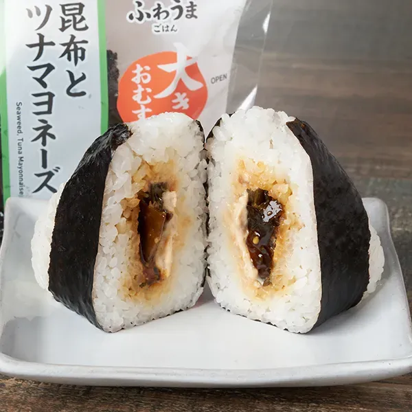 大きなおむすび 昆布とツナマヨネーズ