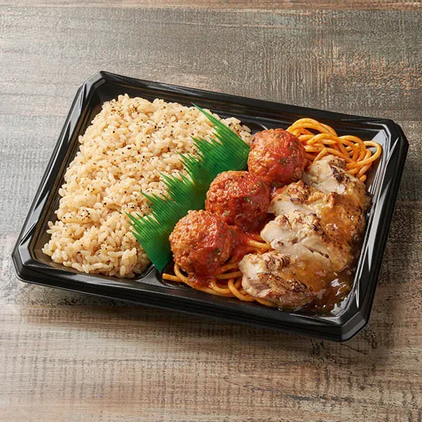 직화구이 치킨과 미트볼 도시락 (페퍼 라이스)