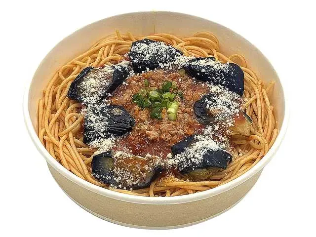 ナスと挽肉のピリ辛トマトソースパスタ