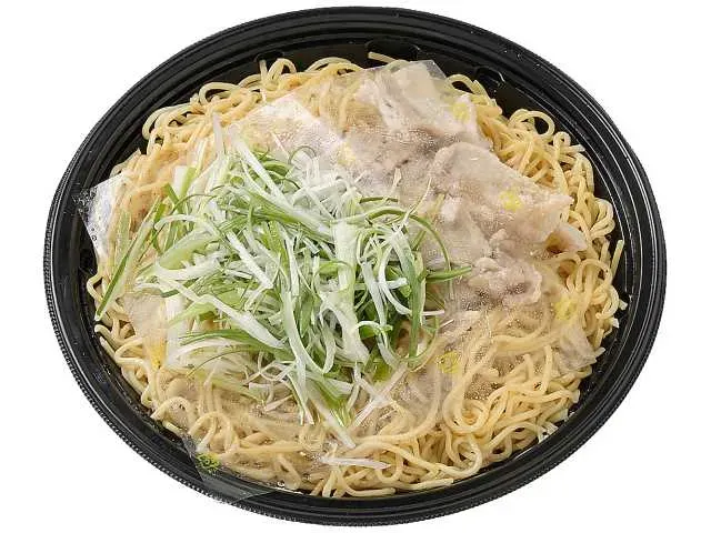 Salt-Flavored Fried Soba Noodles with Plenty of Green Onions and Pork
