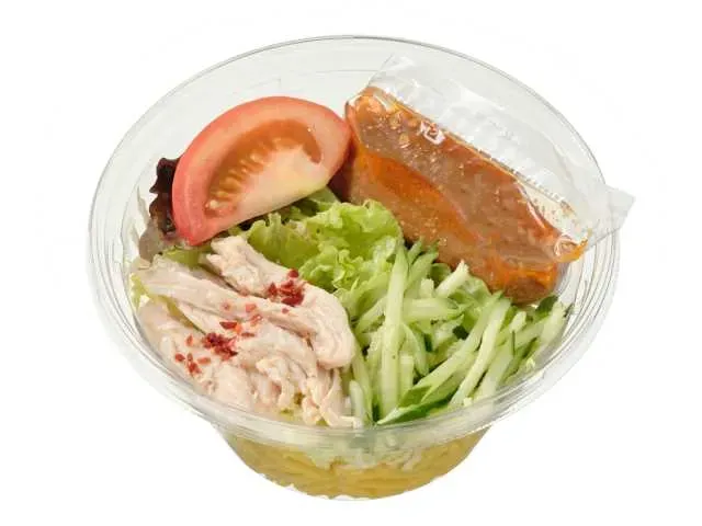 ごまダレで食べる蒸し鶏ラーメンサラダ