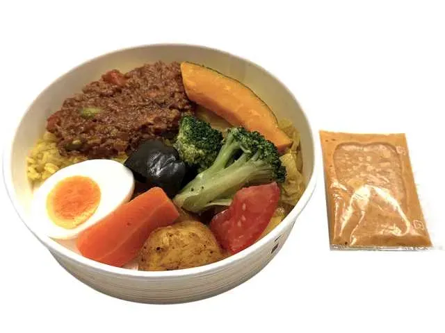 Salad Rice with 8 Vegetables and Keema Curry