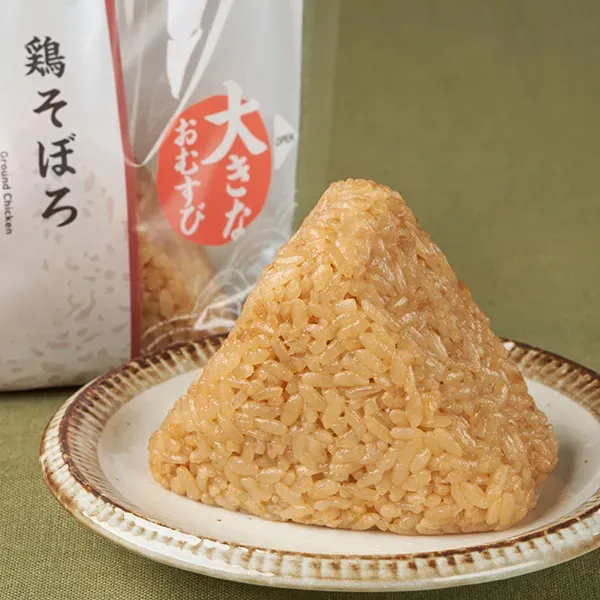 大きなおむすび 鶏そぼろ