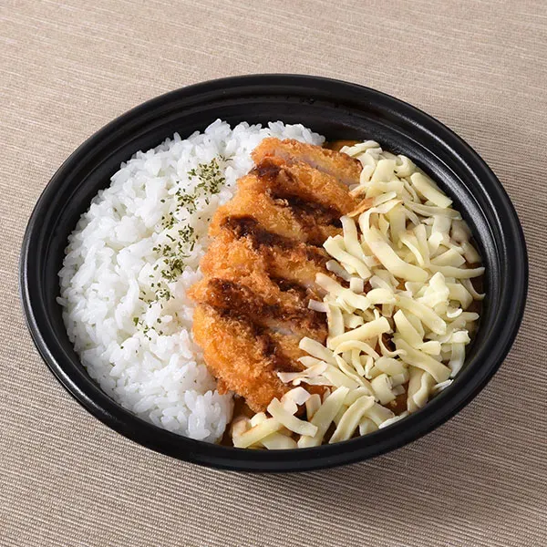 スパイス香る!ロースかつカレー(チーズのせ)