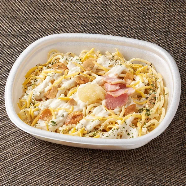 【背徳のチーズコンビニ飯】ドーン!とにんにく チーズ×チーズ×チーズ カルボパスタ