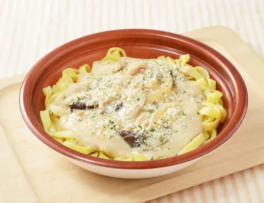 生パスタ ポルチーニ香るきのこクリーム