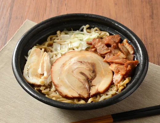 贅沢すぎ!肉づくし満腹濃厚豚ラーメン