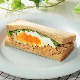 Supple Sandwich: Half Day’s Green-Yellow Veggies & Rich Protein (Egg & Chicken)