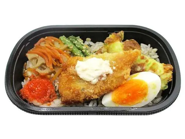 5種おかずのわかめ御飯(もち麦)