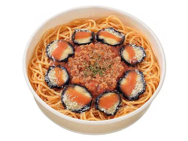 ナスと挽肉のピリ辛トマトソースパスタ