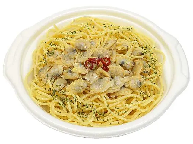 Rich & Savory Vongole Soup Pasta