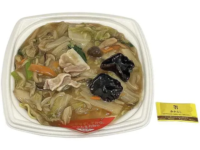 Stir-Fried Yakisoba Noodles with Mushrooms and Vegetables in Starchy Sauce