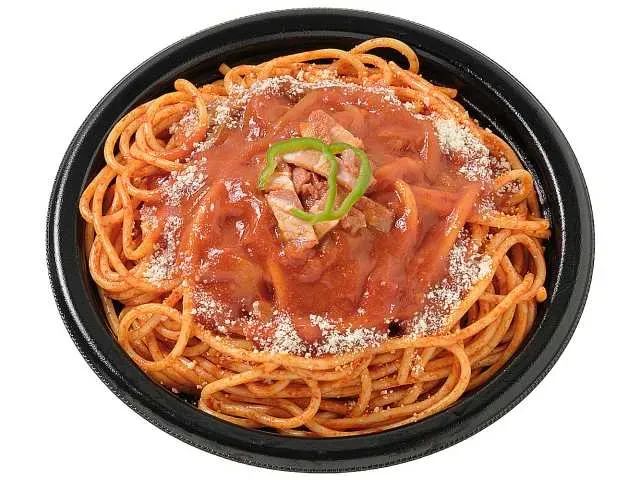 ケチャップソースの山盛ナポリタン