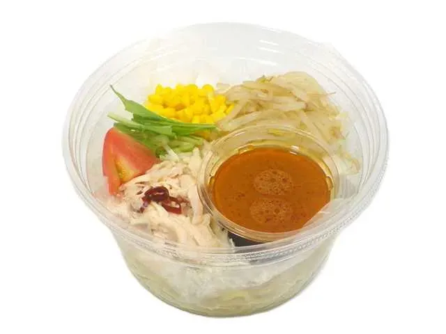 ピリ辛ドレッシングのラーメンサラダ