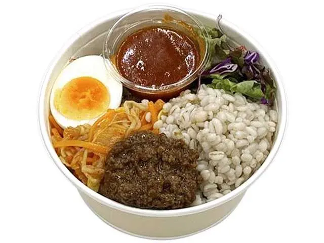 肉味噌とキムチナムルのビビンバ風サラダ