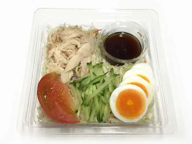 シャキシャキ野菜と蒸し鶏のサラダ