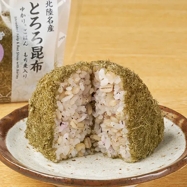 とろろ昆布おむすび ゆかりごはん® もち麦入り