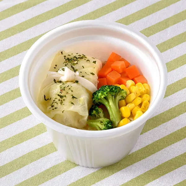 ロールキャベツと彩り野菜のコンソメスープ