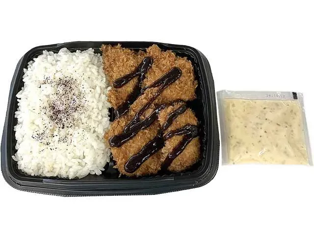 タルタルソースで食べるチキンカツ弁当
