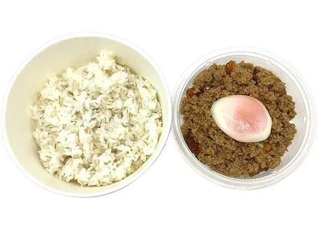 Minced Chicken Rice Bowl with Soft-Boiled Egg (Glutinous Barley)
