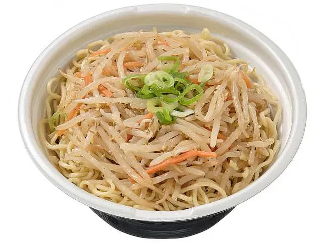 Green Onion Oil Flavored Bean Sprout Shoyu Ramen