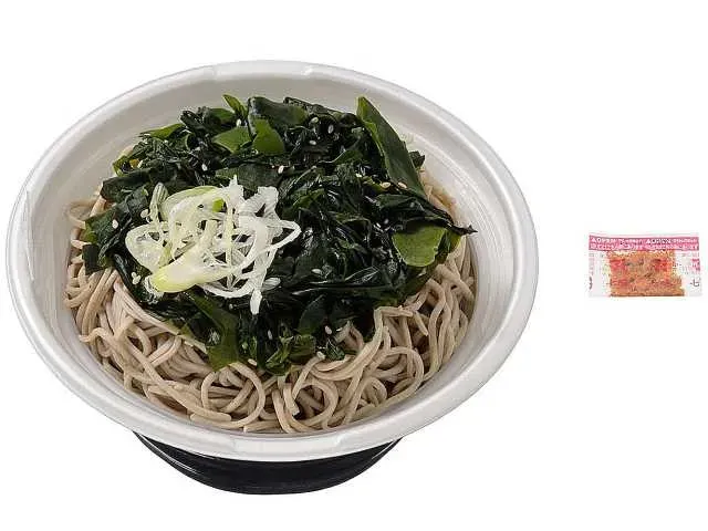 Wakame Soba with Aromatic Bonito Broth