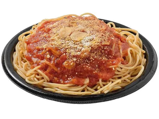 ガーリックトマトソースの山盛パスタ