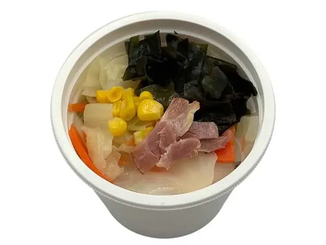 Warming Vegetable and Seaweed Soup